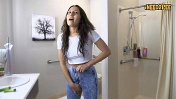 Sexy desperate girls need to pee 2017 5